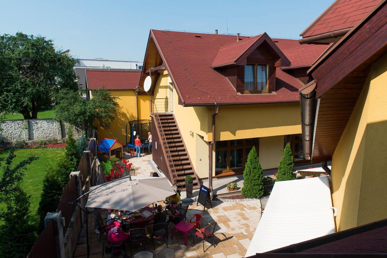 Hotel Clavis Lučenec Exteriör bild
