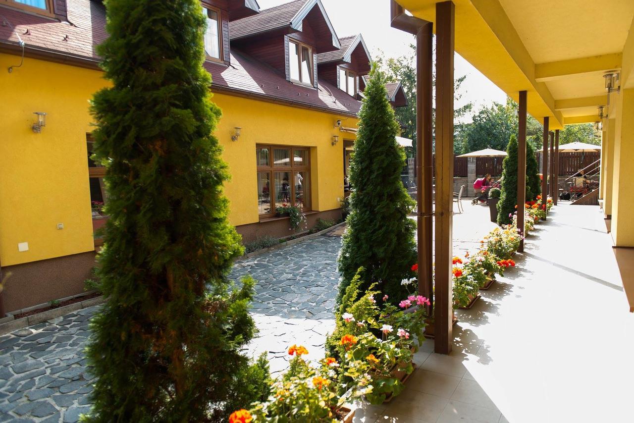 Hotel Clavis Lučenec Exteriör bild